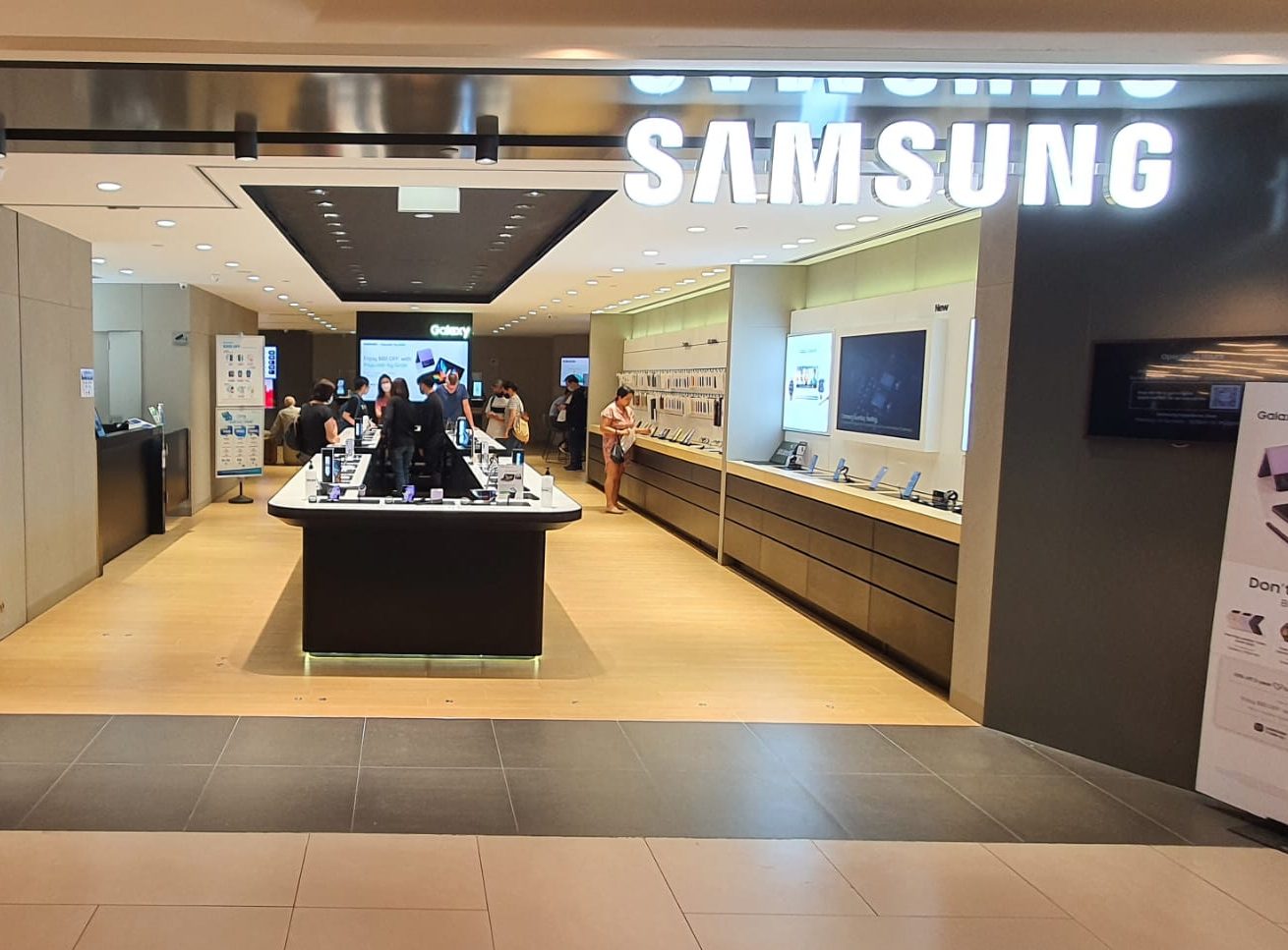 Samsung Experience Store @ Plaza Sing