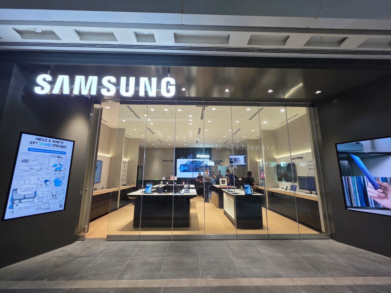 Samsung Experience Store @ JEM